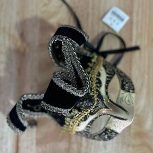🎉Mardi Gras 🎉Jester Masquerade Mask • black & gold NWT